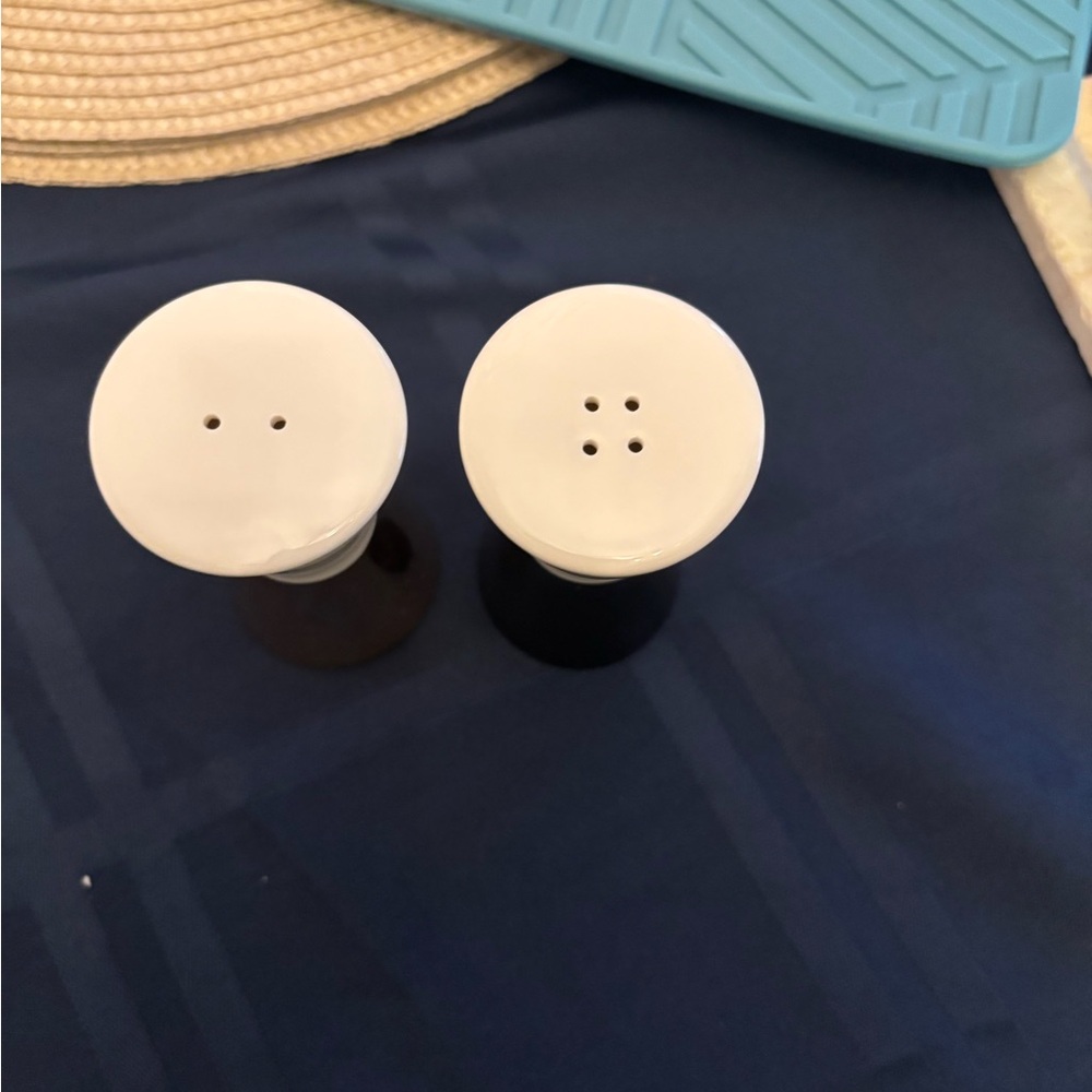 kate spade Black and gold Salt and Pepper Shakers hourglass shaped - Picture 2 of 6